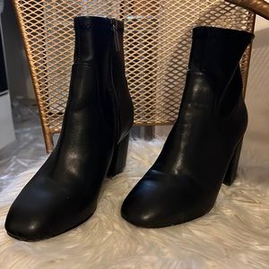 Abercrombie black booties